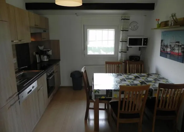 Freistehendes In 2-reihe Am By Interhome Сasa de vacaciones Grosswurden